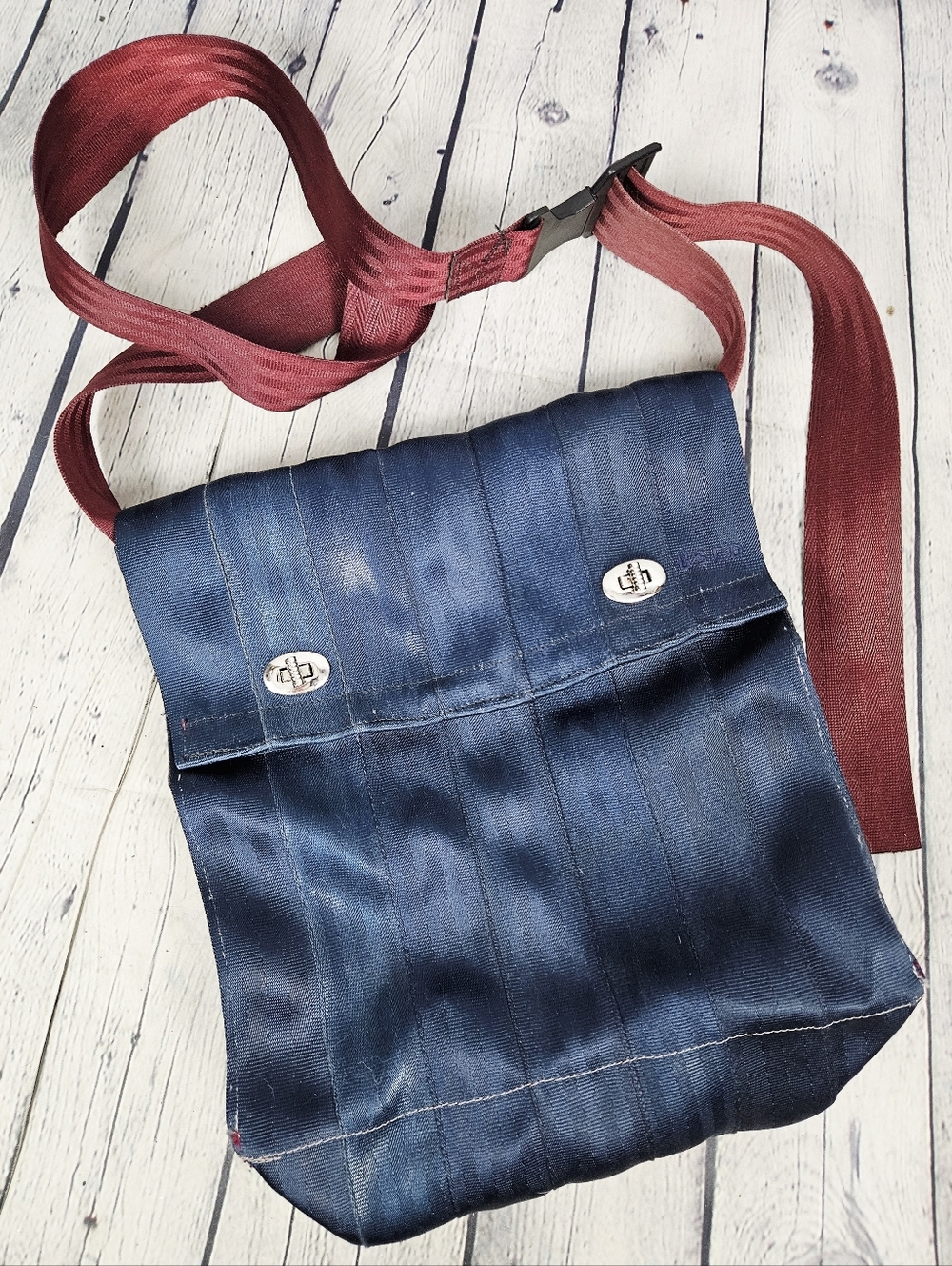 U.S.E.D. | adjustable crossbody messenger style flap seatbelt purse